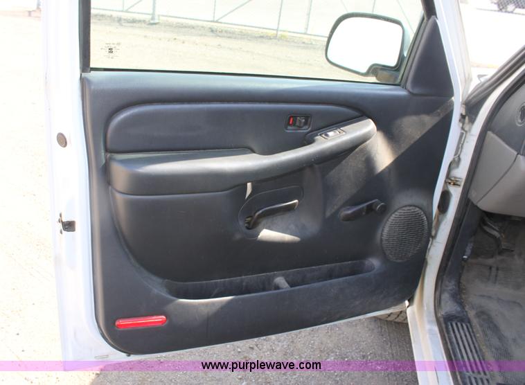 image for item G4848 2001 Chevrolet Suburban C1500 SUV