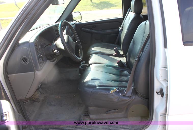 image for item G4848 2001 Chevrolet Suburban C1500 SUV