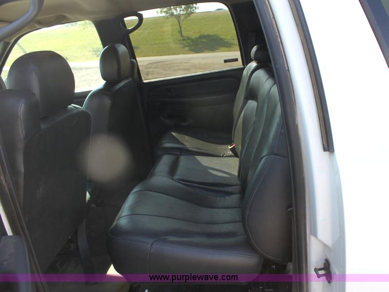 image for item G4848 2001 Chevrolet Suburban C1500 SUV