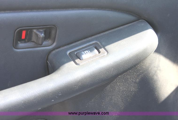 image for item G4848 2001 Chevrolet Suburban C1500 SUV