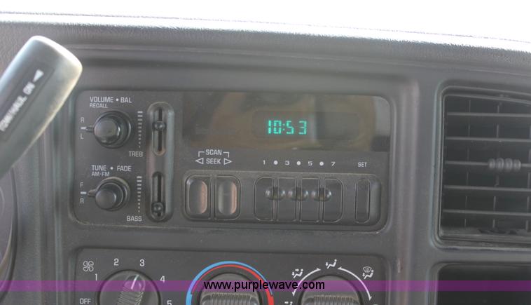 image for item G4848 2001 Chevrolet Suburban C1500 SUV
