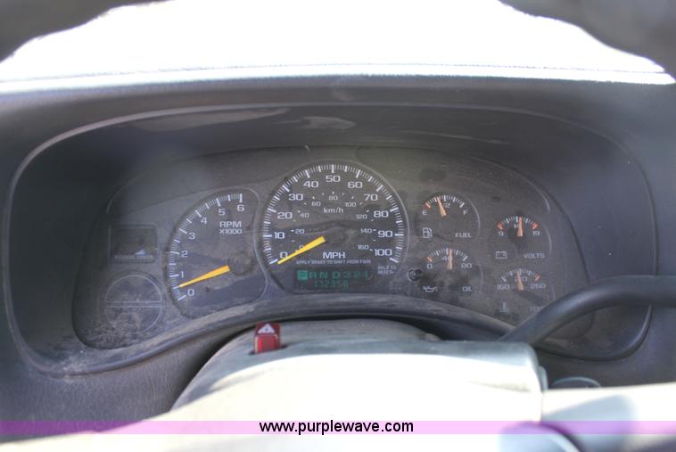 image for item G4848 2001 Chevrolet Suburban C1500 SUV