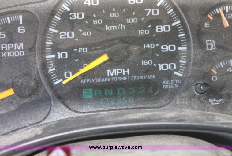 image for item G4848 2001 Chevrolet Suburban C1500 SUV