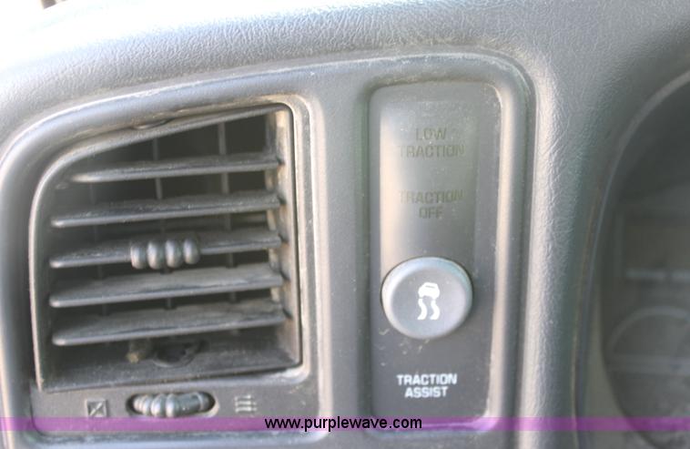 image for item G4848 2001 Chevrolet Suburban C1500 SUV