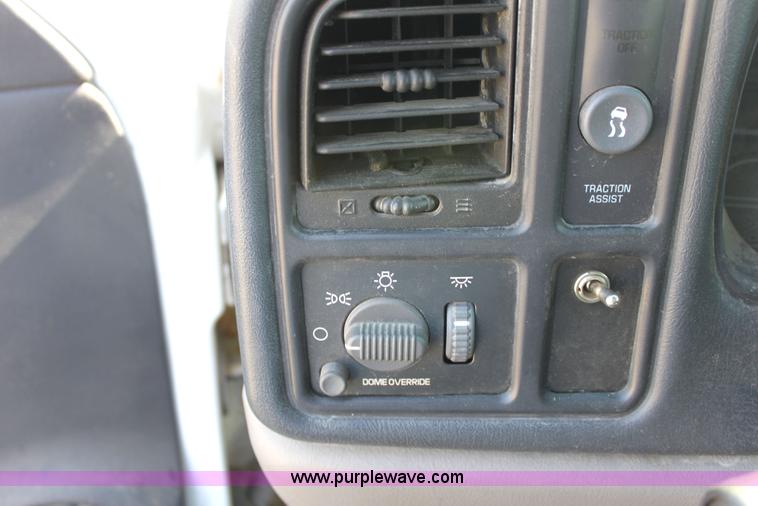 image for item G4848 2001 Chevrolet Suburban C1500 SUV