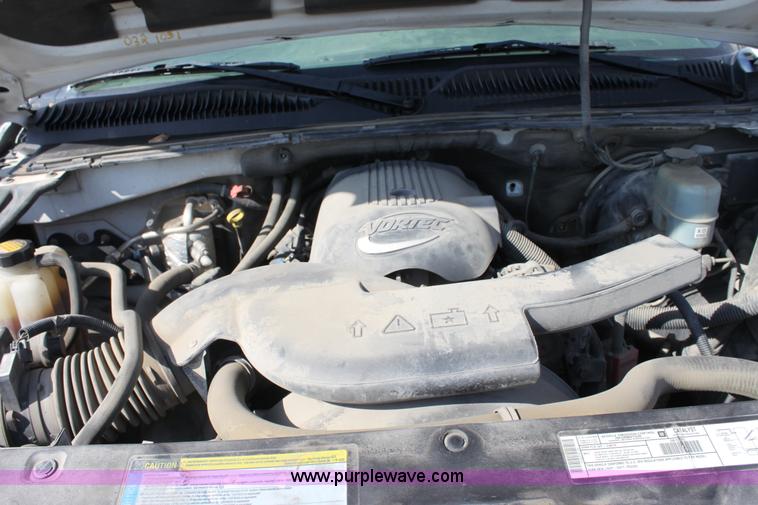 image for item G4848 2001 Chevrolet Suburban C1500 SUV
