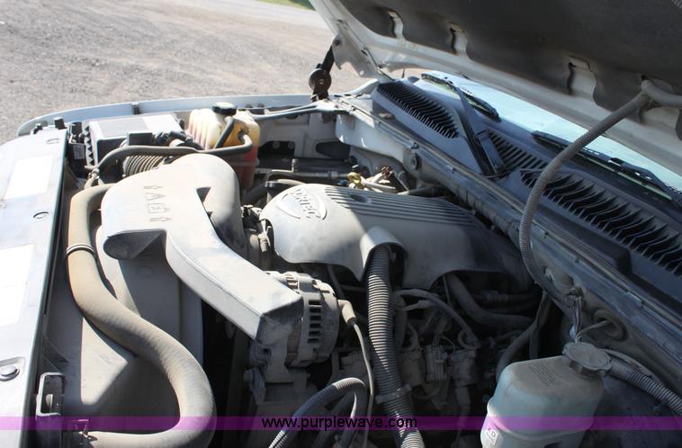image for item G4848 2001 Chevrolet Suburban C1500 SUV