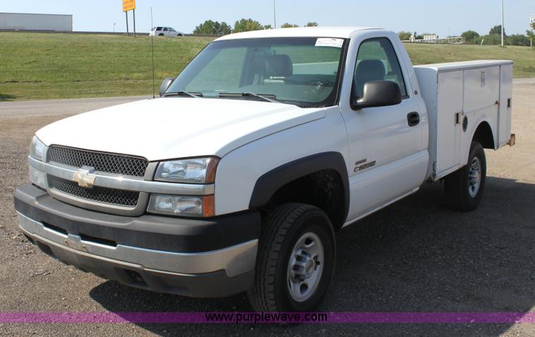 image for item G4849 2003 Chevrolet Silverado C2500HD pickup truck