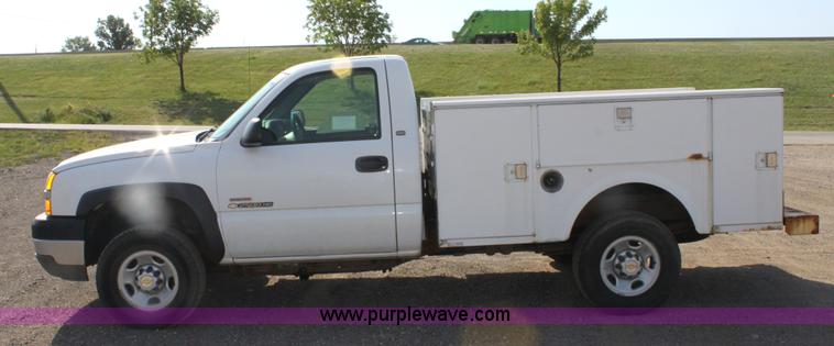 image for item G4849 2003 Chevrolet Silverado C2500HD pickup truck