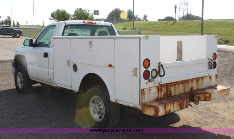 image for item G4849 2003 Chevrolet Silverado C2500HD pickup truck