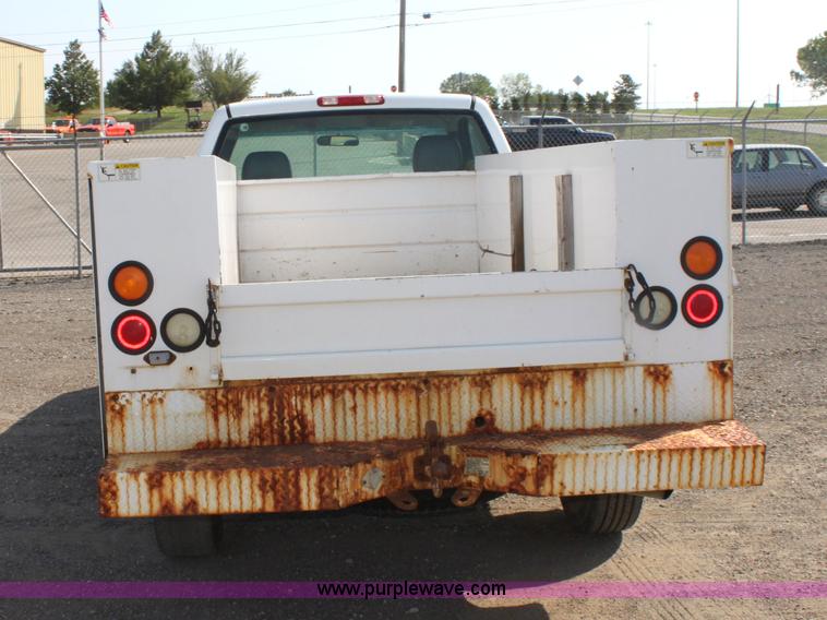 image for item G4849 2003 Chevrolet Silverado C2500HD pickup truck