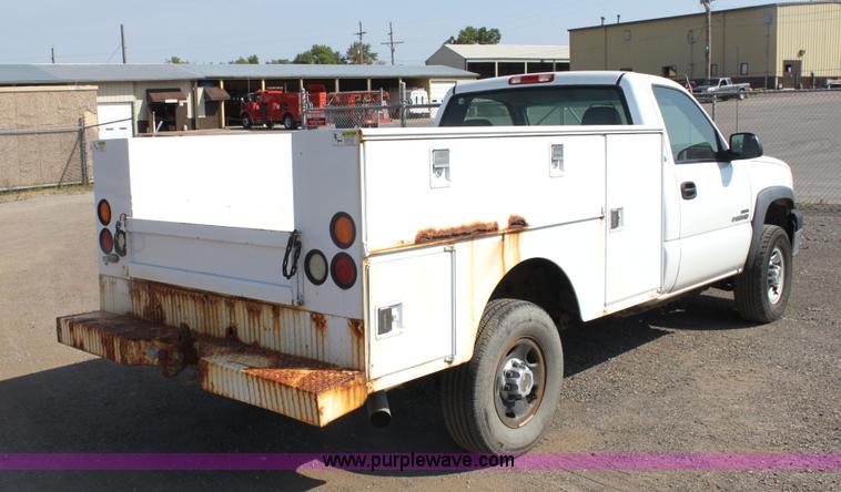 image for item G4849 2003 Chevrolet Silverado C2500HD pickup truck
