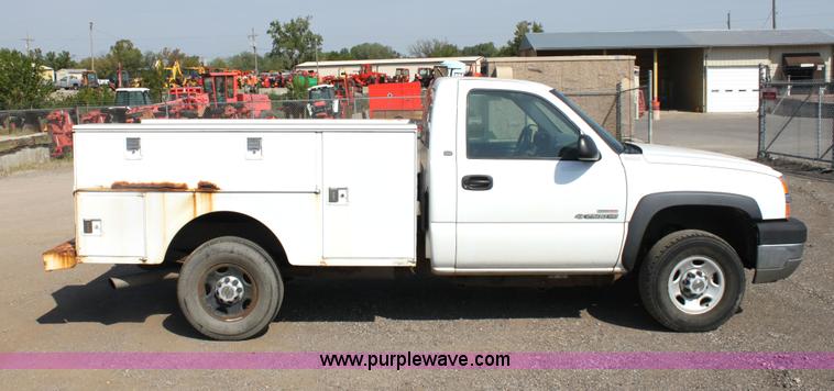 image for item G4849 2003 Chevrolet Silverado C2500HD pickup truck