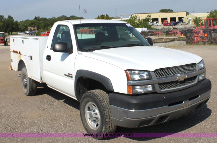 image for item G4849 2003 Chevrolet Silverado C2500HD pickup truck