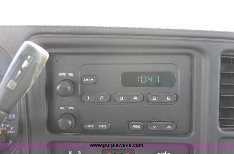 image for item G4849 2003 Chevrolet Silverado C2500HD pickup truck