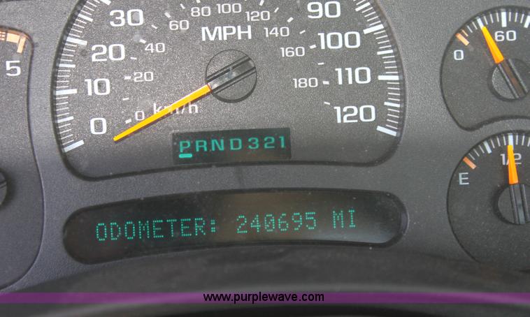 image for item G4849 2003 Chevrolet Silverado C2500HD pickup truck