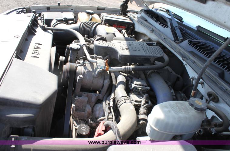 image for item G4849 2003 Chevrolet Silverado C2500HD pickup truck