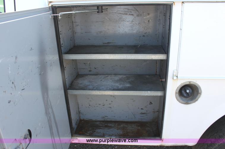 image for item G4849 2003 Chevrolet Silverado C2500HD pickup truck