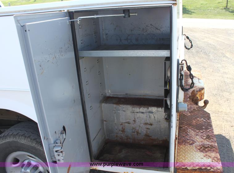 image for item G4849 2003 Chevrolet Silverado C2500HD pickup truck