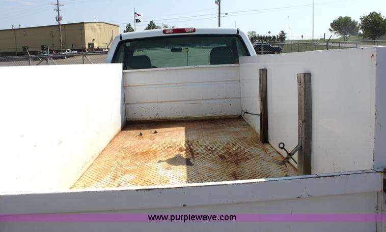 image for item G4849 2003 Chevrolet Silverado C2500HD pickup truck