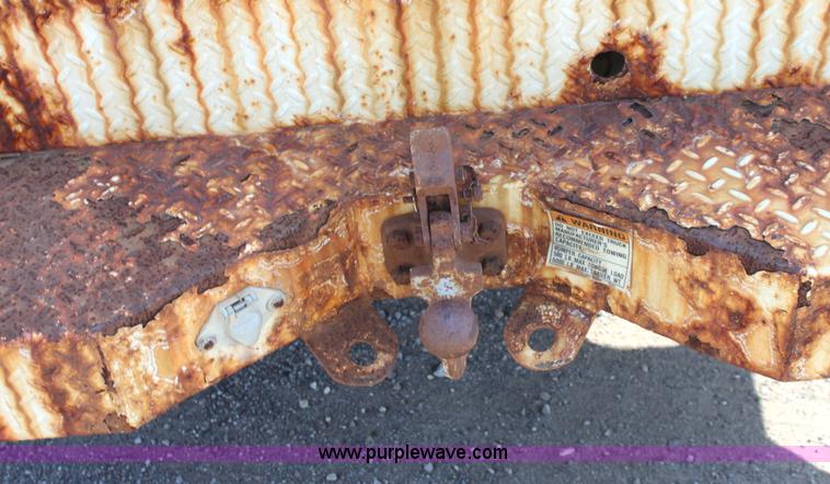 image for item G4849 2003 Chevrolet Silverado C2500HD pickup truck