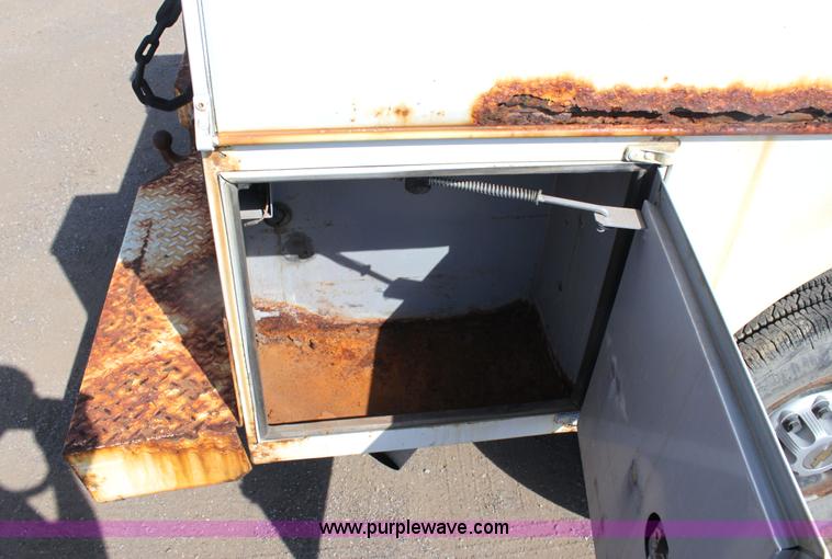 image for item G4849 2003 Chevrolet Silverado C2500HD pickup truck