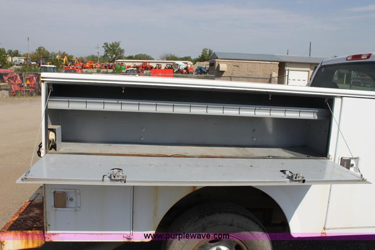 image for item G4849 2003 Chevrolet Silverado C2500HD pickup truck