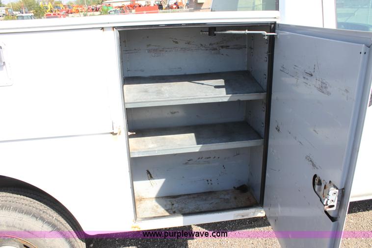 image for item G4849 2003 Chevrolet Silverado C2500HD pickup truck