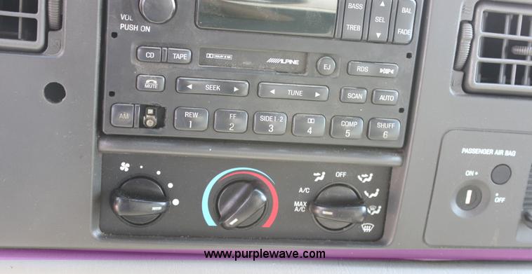 image for item G4850 2002 Ford F350 Super Duty pickup truck