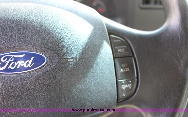 image for item G4850 2002 Ford F350 Super Duty pickup truck