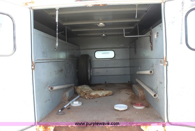 image for item G4850 2002 Ford F350 Super Duty pickup truck