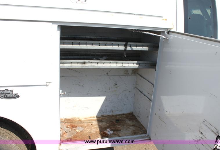 image for item G4850 2002 Ford F350 Super Duty pickup truck