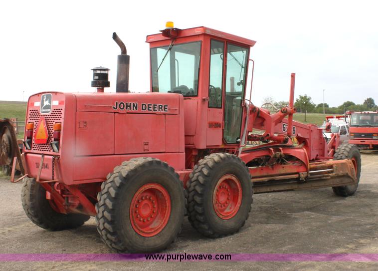 image for item G4851 1991 John Deere 670B motor grader