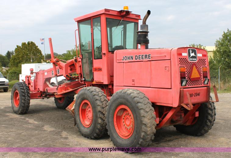 image for item G4851 1991 John Deere 670B motor grader