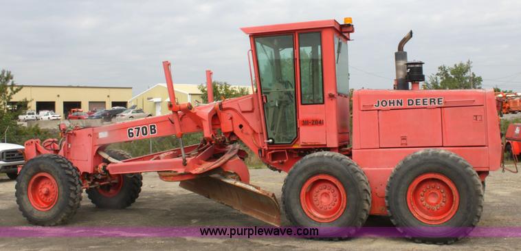 image for item G4851 1991 John Deere 670B motor grader