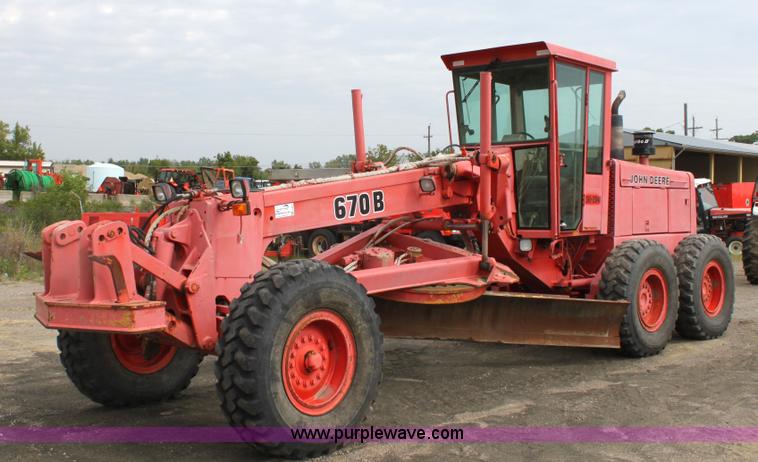 image for item G4851 1991 John Deere 670B motor grader