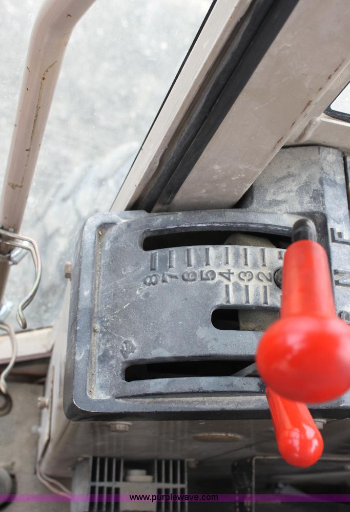 image for item G4851 1991 John Deere 670B motor grader