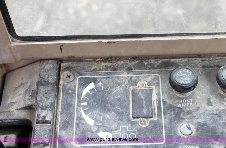 image for item G4851 1991 John Deere 670B motor grader