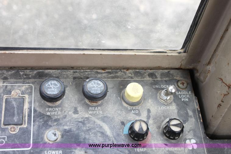 image for item G4851 1991 John Deere 670B motor grader