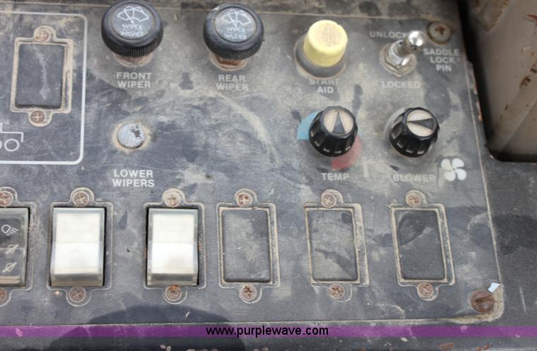 image for item G4851 1991 John Deere 670B motor grader