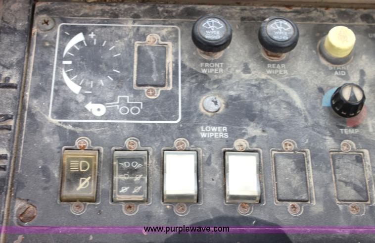 image for item G4851 1991 John Deere 670B motor grader