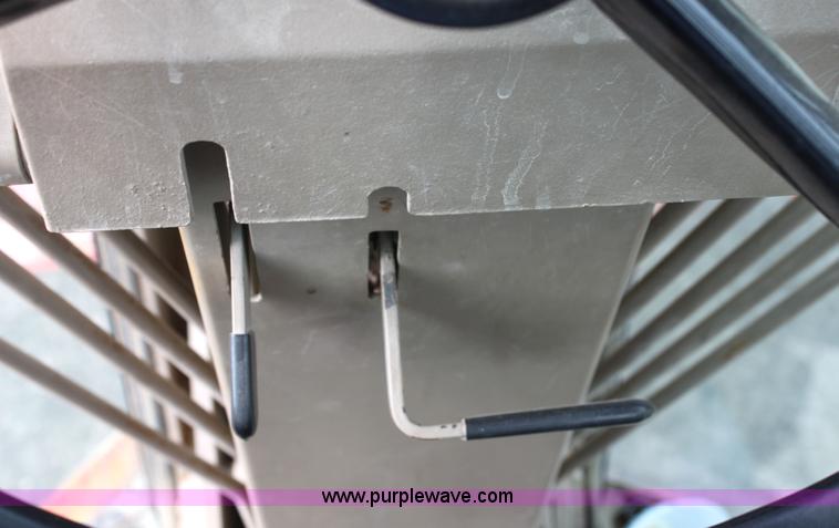 image for item G4851 1991 John Deere 670B motor grader