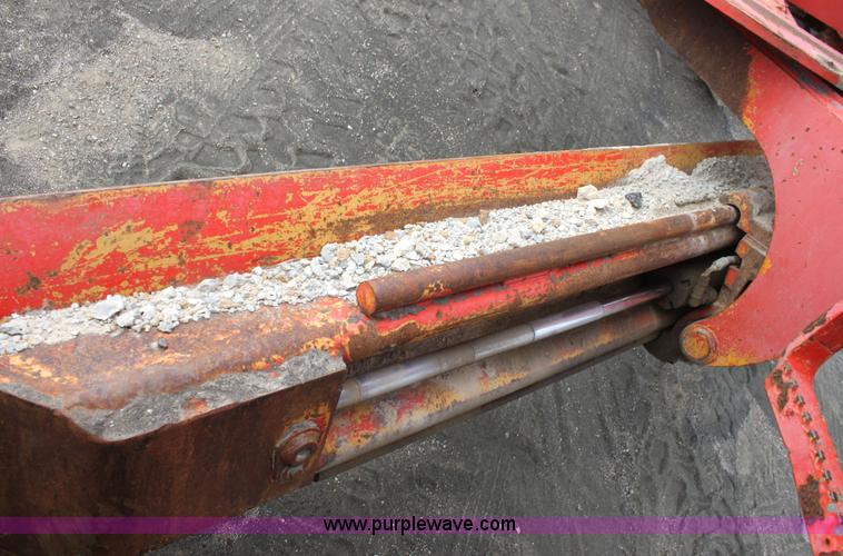 image for item G4851 1991 John Deere 670B motor grader