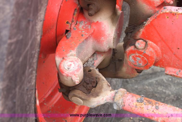 image for item G4851 1991 John Deere 670B motor grader