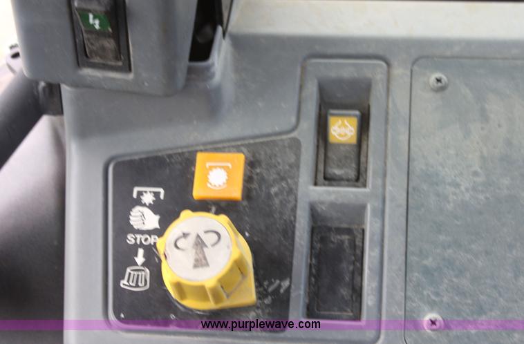 image for item G4853 1998 New Holland 6640SL tractor