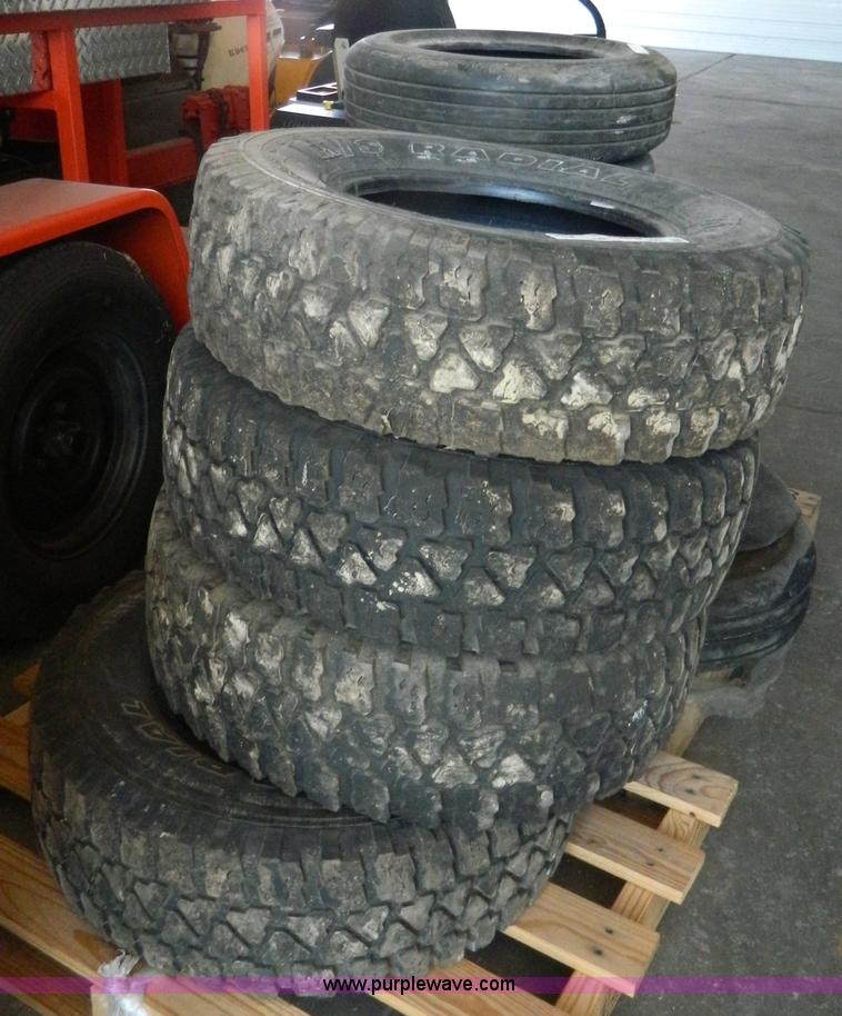 (4) Trail Mark tires in Norton, KS Item M9997 sold Purple Wave