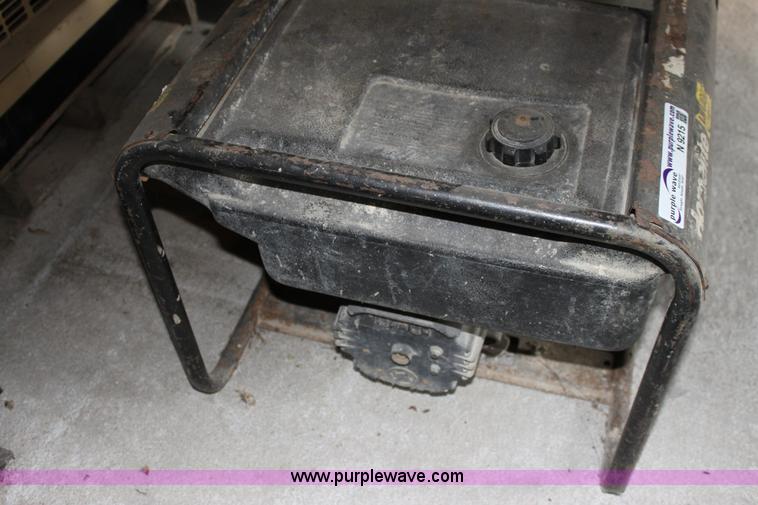 image for item N9205 1999 Homelite LR4400 portable generator