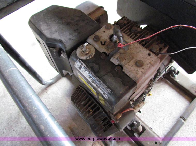 image for item N9206 1999 Homelite LR4400 4000 watt generator