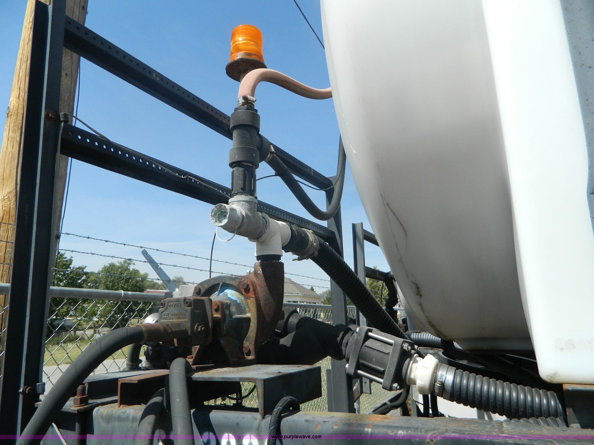 1997 Sprayer Specialties in Norton, KS Item G4992 sold Purple Wave