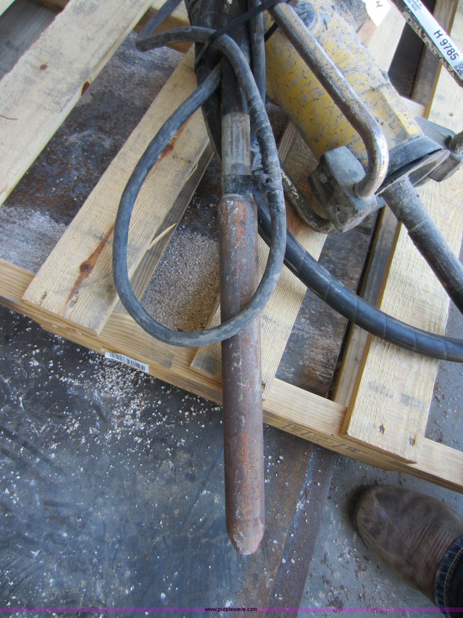 1994 Oztec concrete vibrator in Chanute, KS Item H9785 sold Purple Wave